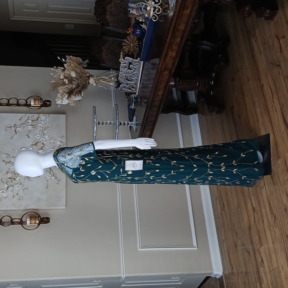 New Papell Studio Green Beaded Floor-Length Evening Formal Gown. Size 8 - Picture 11 of 17